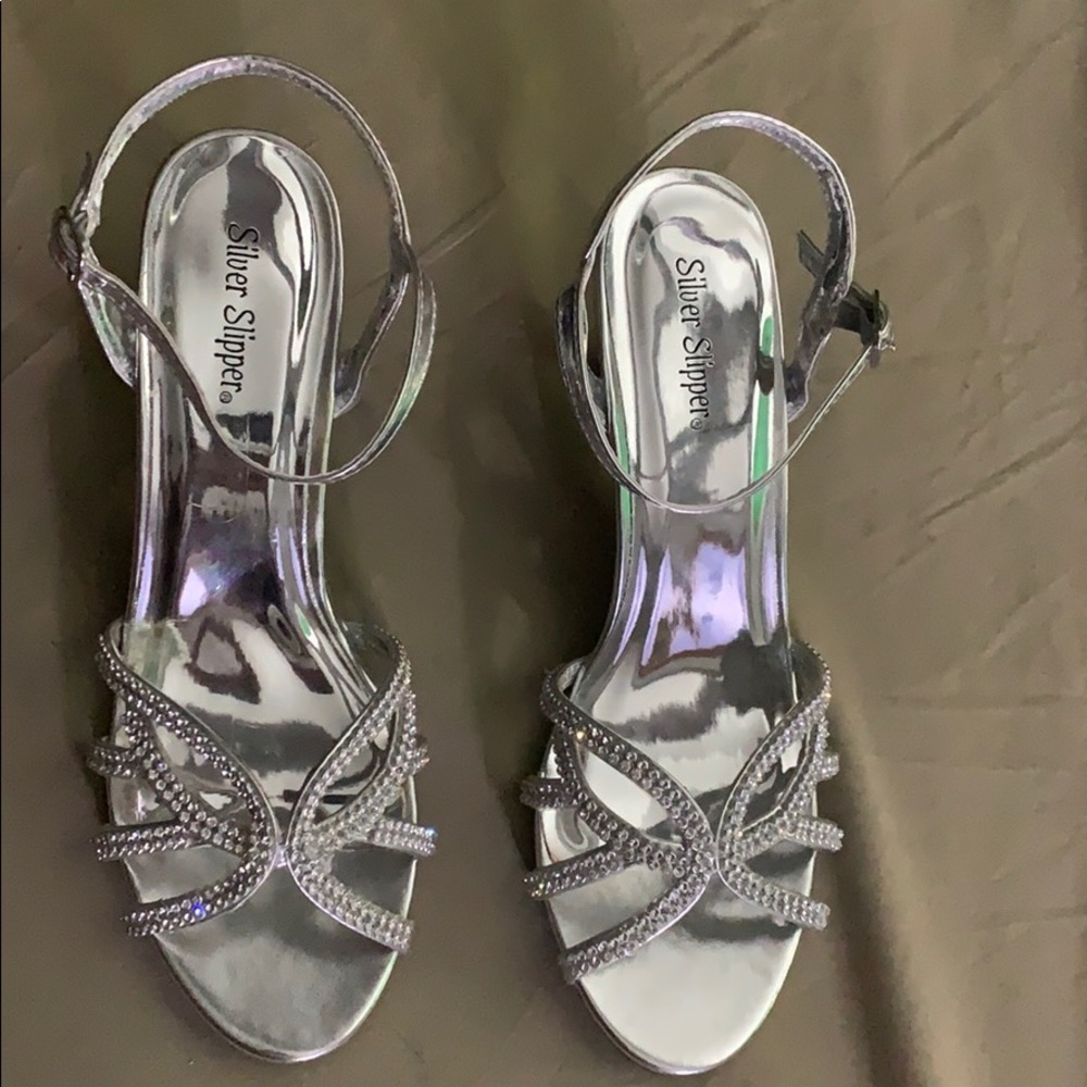 Sliver Slippers - Picture 2 of 4